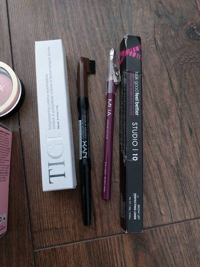 Makeup bundle