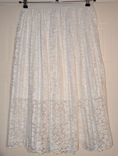 Gorgeous floral pleated midi skirt