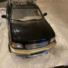 Ford Expedition 1:18 Scale