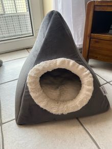 Cat bed super soft pyramid