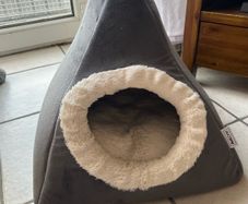 Cat bed super soft pyramid