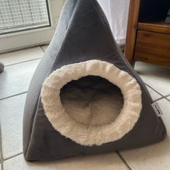 Cat bed super soft pyramid