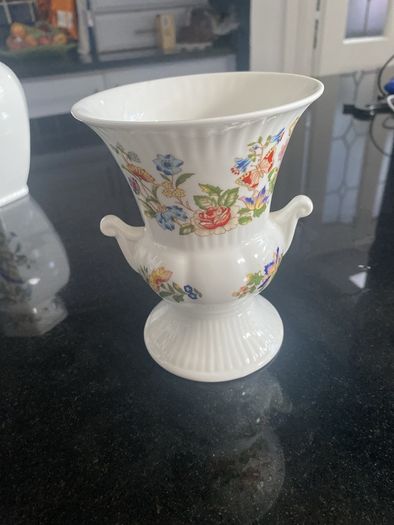 aynsley  cottage garden vases 8 euro each