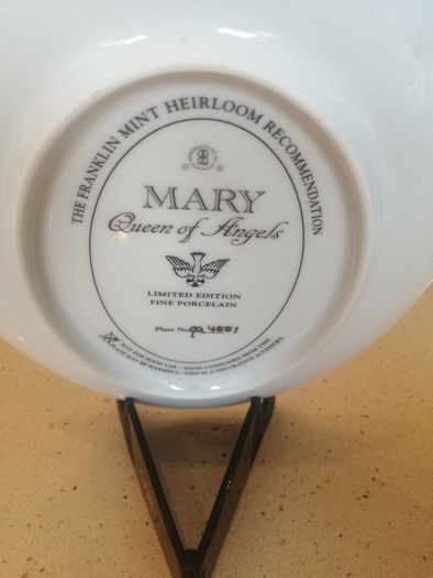 This is a limited edition Fine porcelain Plate by The Franklin Mint. Mary Queen of Angels.   9ins width and 7ins length approx