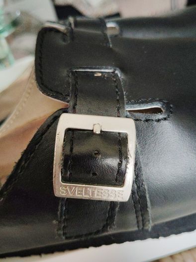 Leather clogs