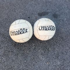 2x O'Neills Footballs