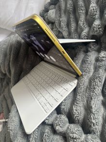 iPad 10th gen, Magic Keyboard Folio and Apple Pencil