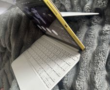 iPad 10th gen, Magic Keyboard Folio and Apple Pencil