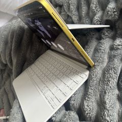 iPad 10th gen, Magic Keyboard Folio and Apple Pencil
