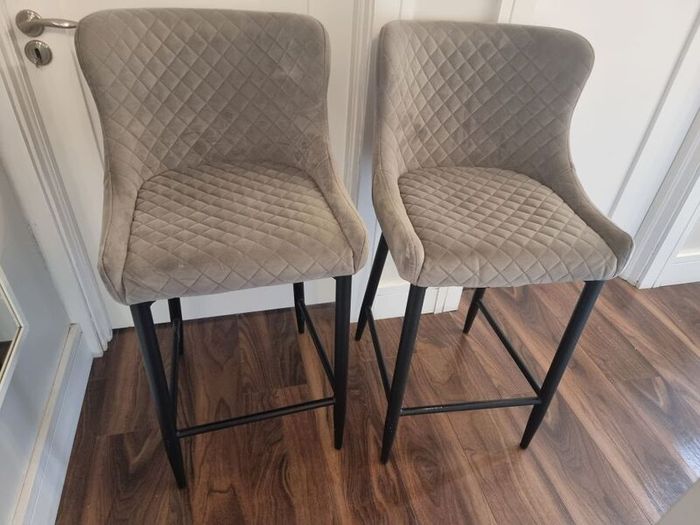 2 Bar Stools