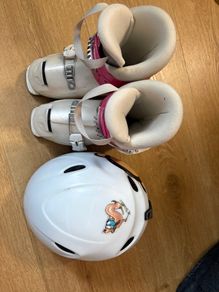 Kids ski boots  Atomic and helmet