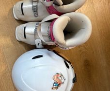Kids ski boots  Atomic and helmet