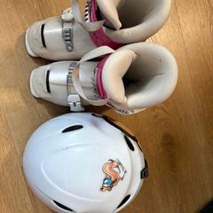 Kids ski boots  Atomic and helmet