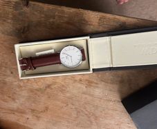 Men's Daniel Wellington watch - never used - very slight abrasions to the leather strap
