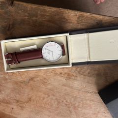Men's Daniel Wellington watch - never used - very slight abrasions to the leather strap
