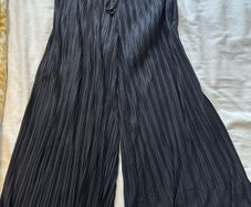 Wide cropped trousers