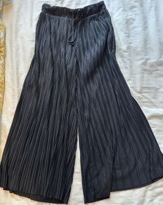 Wide cropped trousers