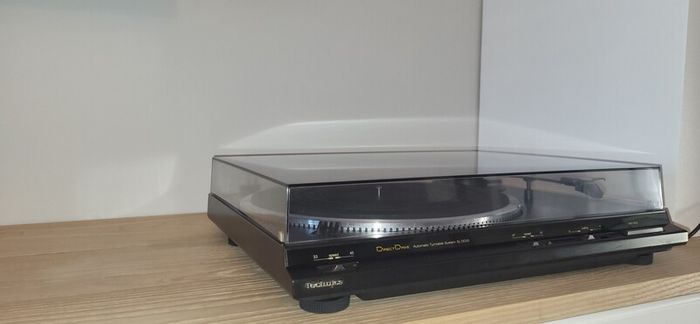 Technics SL DD33 Turntable.
