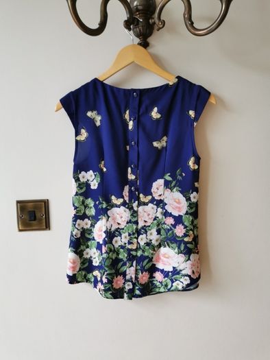 sleeveless top