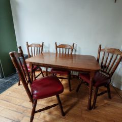 Dining table + 4 chairs