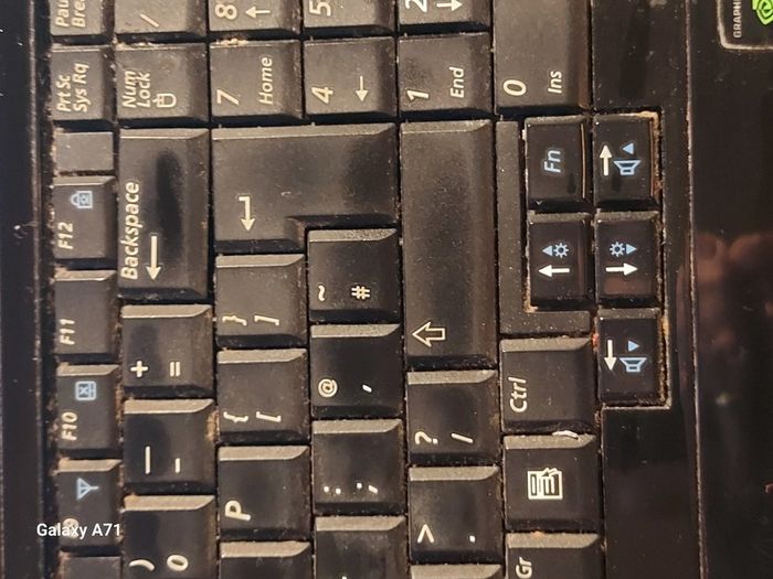 Samsung R610 15.6 inch Laptop, 3GB Ram, 300GB HDD, Intel Core 2 Duo CPU T6400 2.00GHz, indows 7 Home Premium, Chrome, Youtube, and VLC for best movie experience