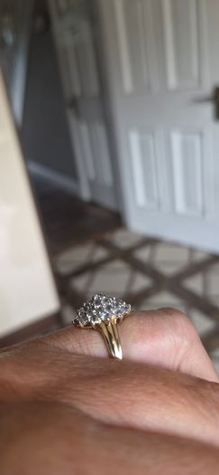 9kt gold ring, CZ