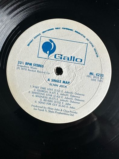 Elton John original release of A single man in vg condition