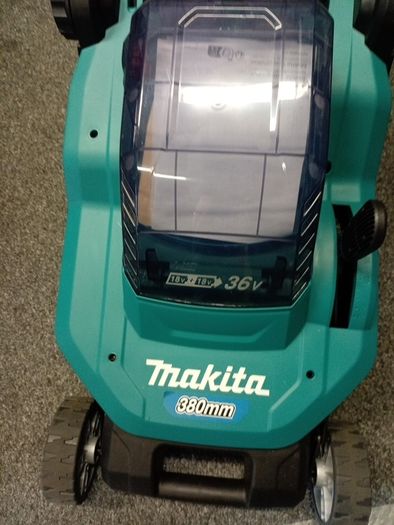 makita lawnmowery