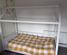Kids house bed