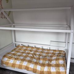 Kids house bed