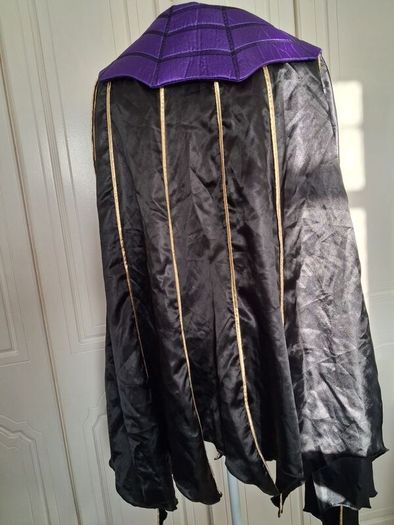 Halloween childrens cape.