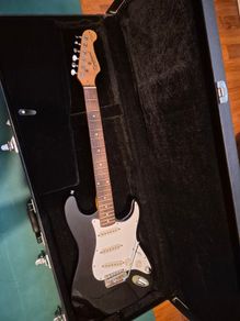 Imitation Stratocaster & Thomann E-Guitar Hard Case
