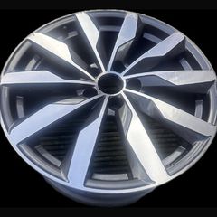 Audi genuine 18 inch Alloy x 1