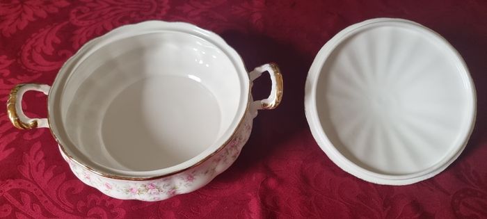9 Piece Royal Albert Victoriana Rose Bone China Gold Gilt Lidded Tureen And Soup Bowls Set Made In England