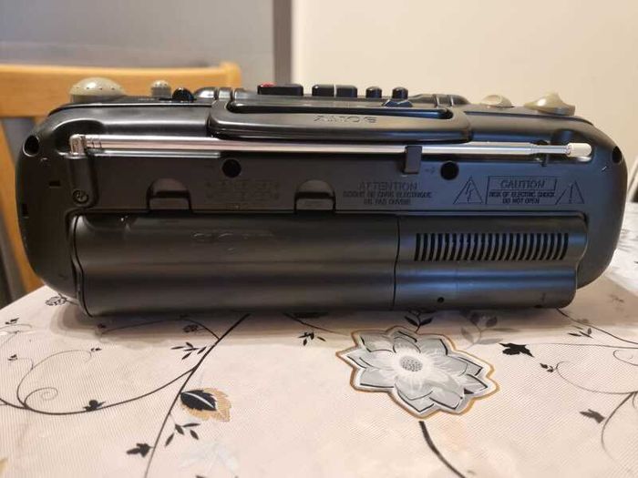 From 1992 Sony CFS-E10L, works perfect. See pictures.