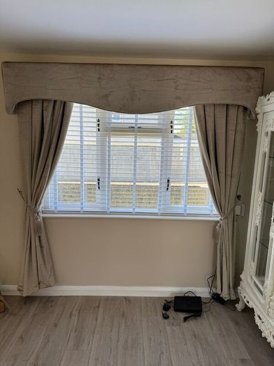 curtain  phelmet box