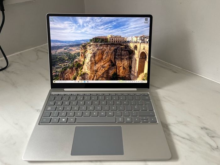 Microsoft Surface Laptop
