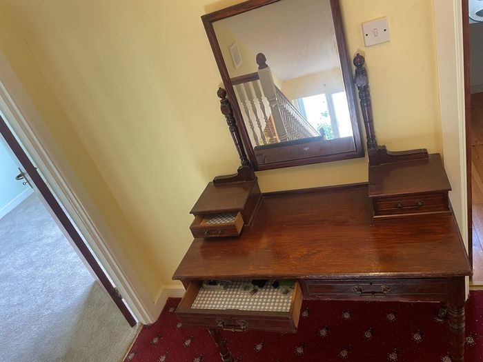 Antique-Style Wooden Dressing Table / Vanity with Mirror