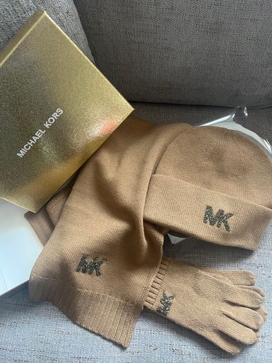 Set of scarf, hat and gloves Michael Kors