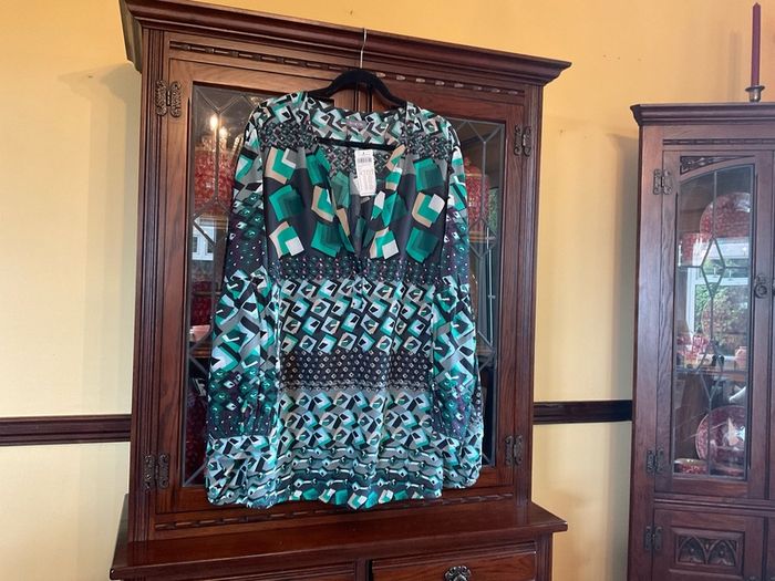 SAMOON further reduced. new top in green with mixed colours . Long sleeved and open v neck front