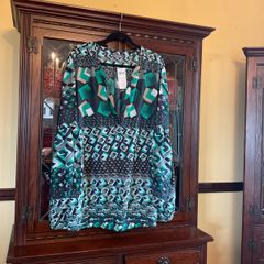 SAMOON further reduced. new top in green with mixed colours . Long sleeved and open v neck front