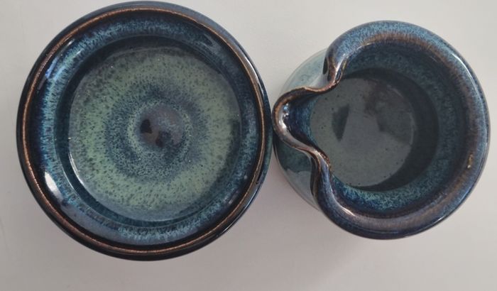 Stunning Bernard Kavanagh Handmade Irish Pottery Creamer & Dish Set
