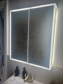 HiB mirrored Bluetooth LED bathroom cabinet [BROKEN]