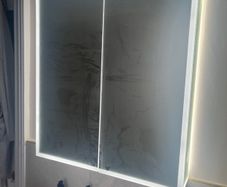 HiB mirrored Bluetooth LED bathroom cabinet [BROKEN]