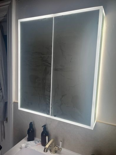 HiB mirrored Bluetooth LED bathroom cabinet [BROKEN]
