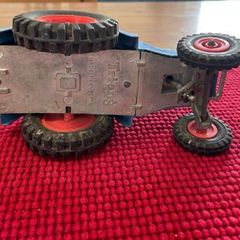 Two vintage Triang (militar jeep + tugster tractor)