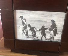 Mahogany photo frame stand