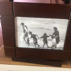 Mahogany photo frame stand
