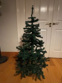 4ft Christmas Tree & Cluster lights multicolor
