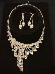 necklace and ear ring set